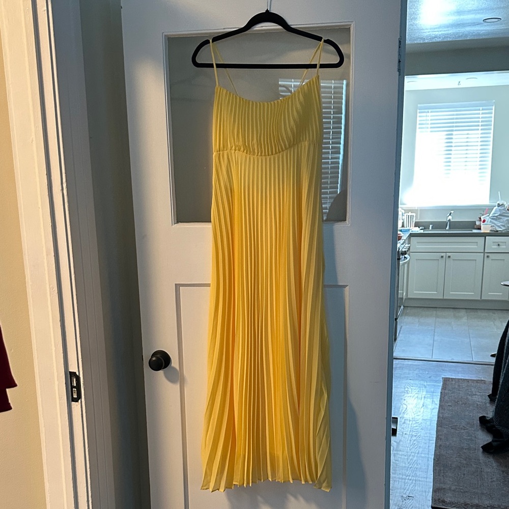 Elegant Yellow Pleated Dress